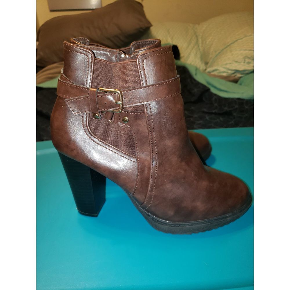 Boots - Picture 2 of 5